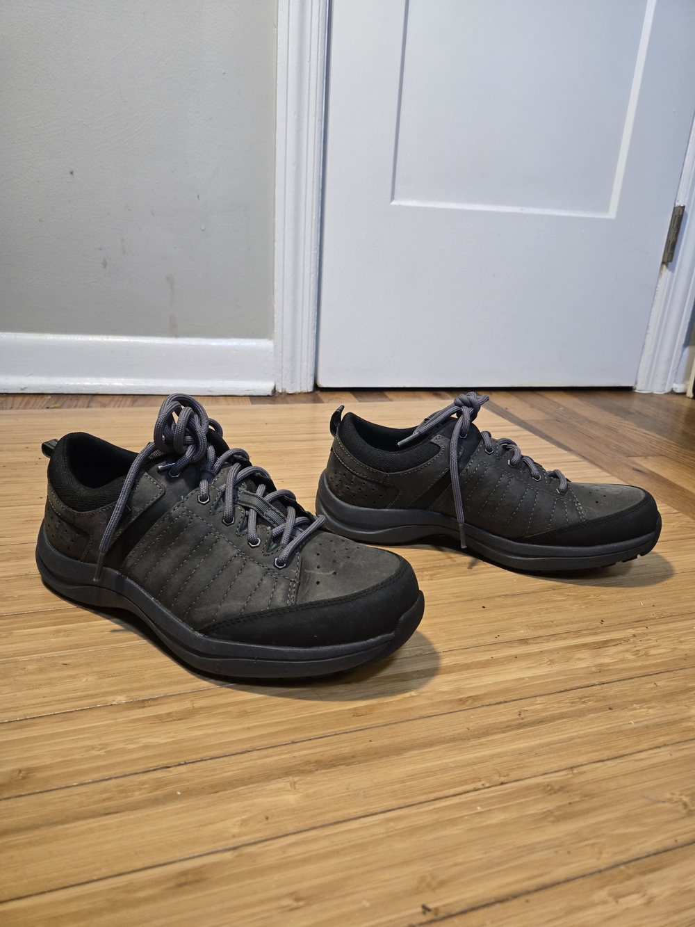 Men's Gray Casual Lace-Up Walking Shoes